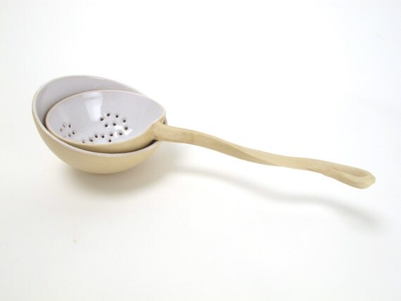 Beautiful tea strainer  with curled grip with a fitting bowl