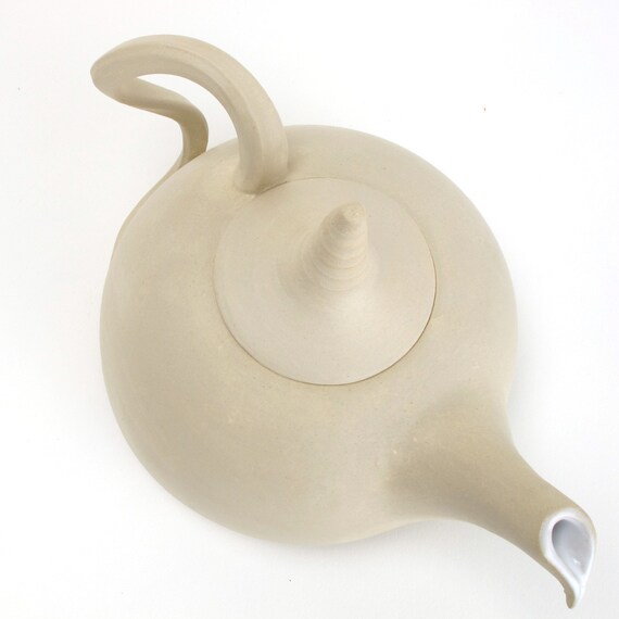 MADE TO ORDER: a wOnderful teapot in the series of the poetry of daily use