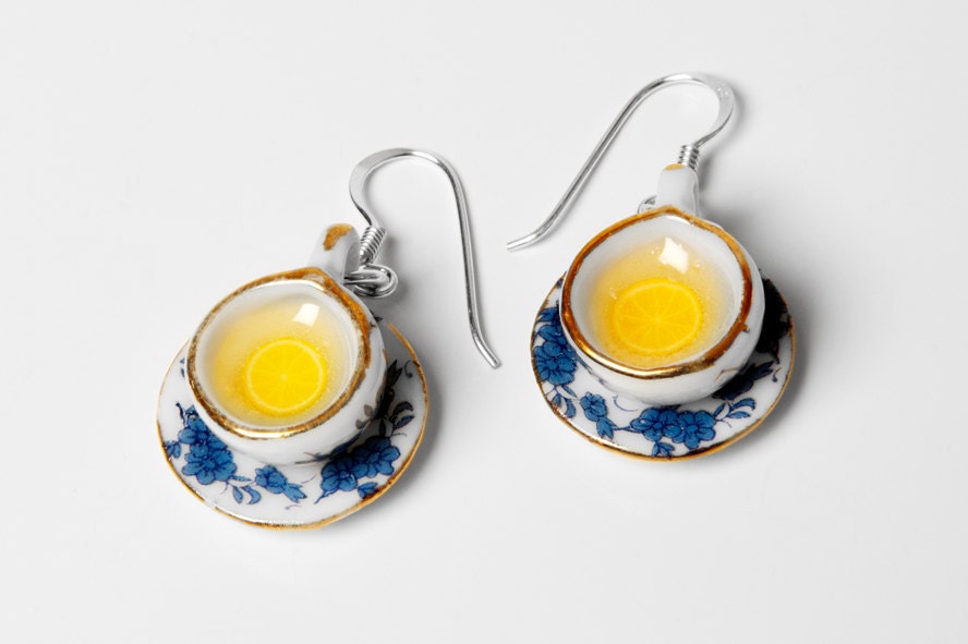 Blue dangeling tea cup earrings