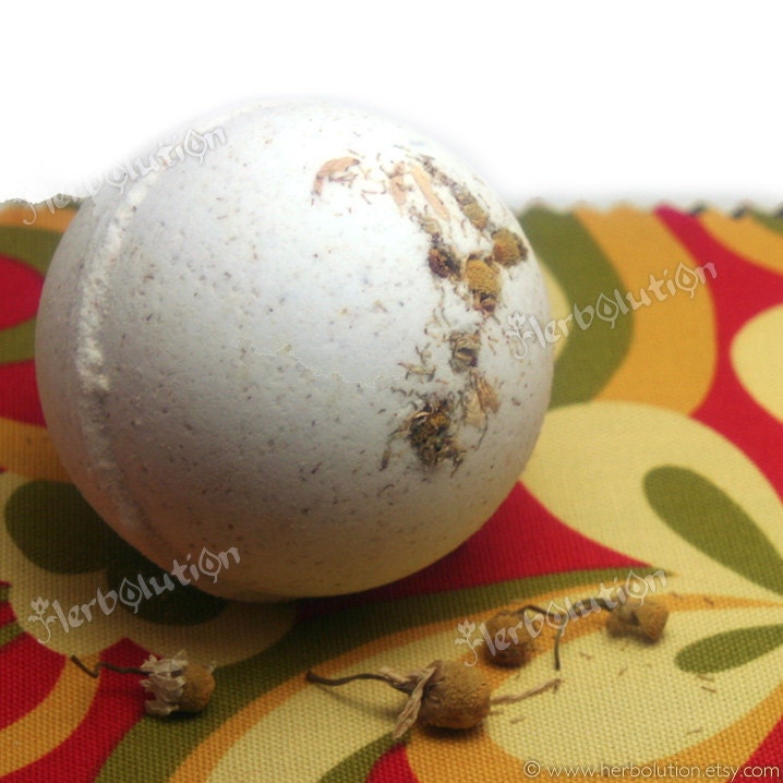 Organic Chamomile Bath bomb - VEGAN Fizzy - Earth friendly natural aroma