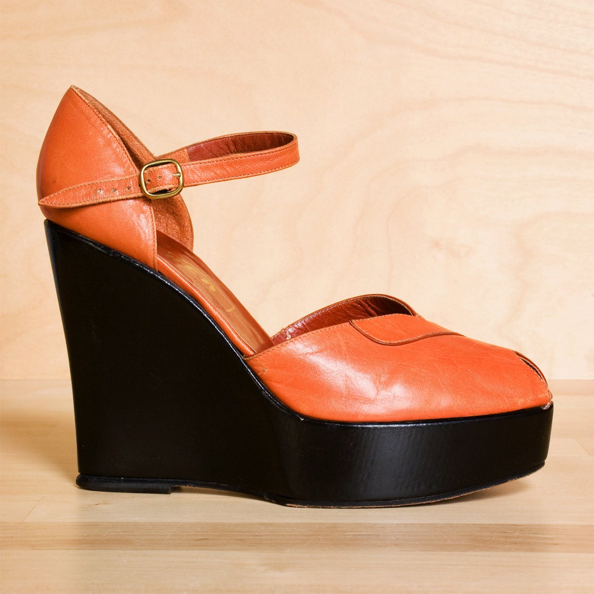 Vintage 1970s Italian peeptoe platform sandals 9 - 8.5 / leather platform shoes 9 8.5