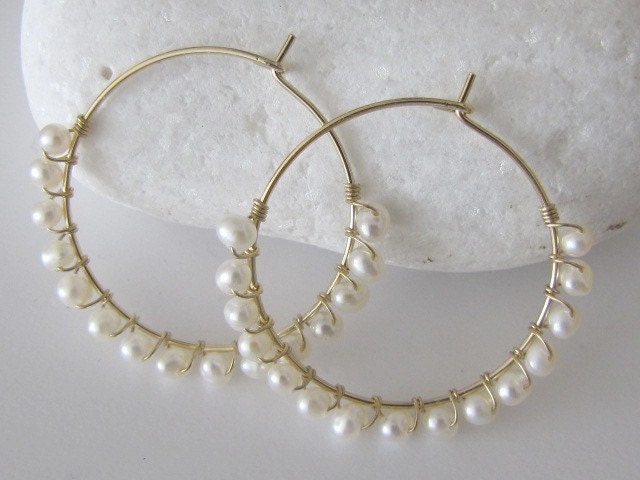 Pearls hoops earrings in gold (EW232)