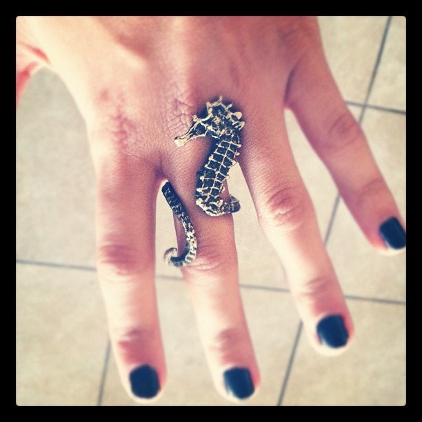 sea horse ring bronze
