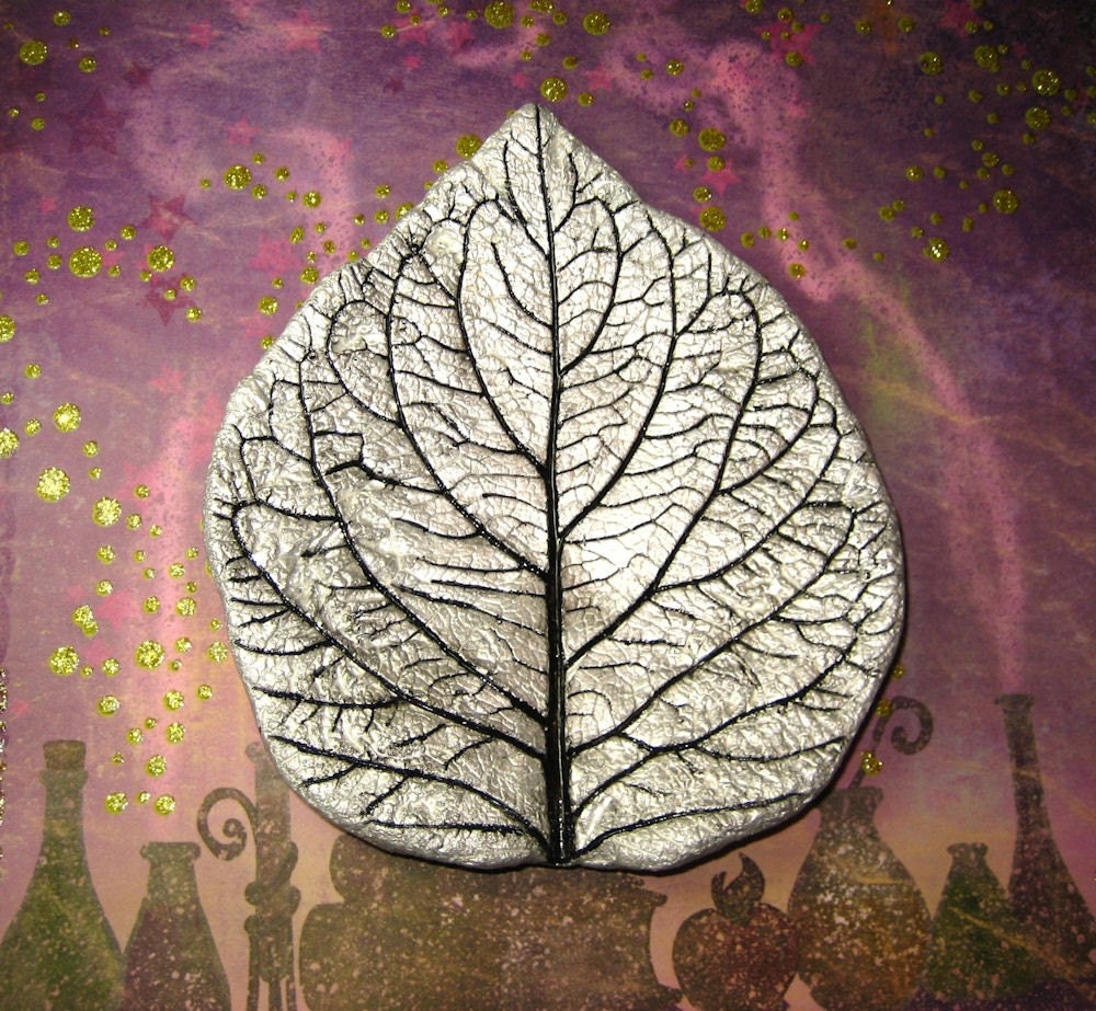 Pearl frost Hydrangea leaf casting handmade from a real leaf.  Shipping included. 5 3/4in x 6in