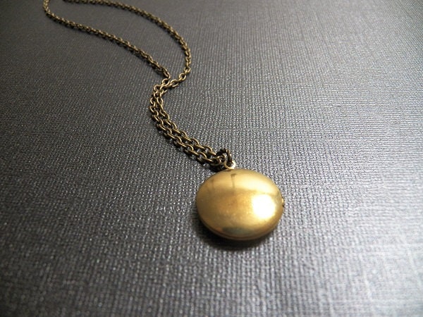 ON SALE - Gold Brass Vintage Round Locket - Pendant - Necklace - Keepsake Jewelry