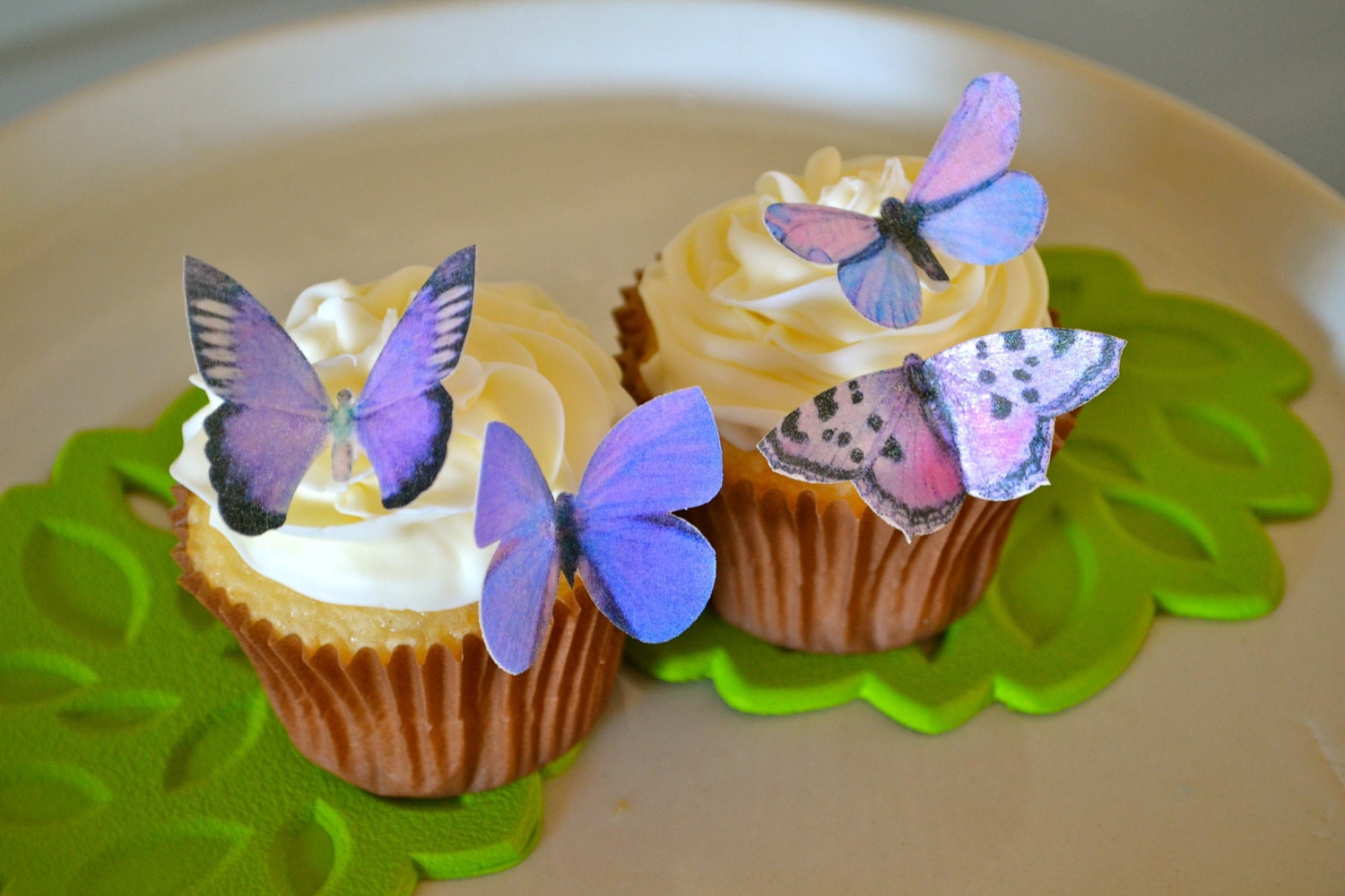 EDIBLE Butterfly The Original - Small Purples - Cake & Cupcake toppers - PRECUT and Ready to Use