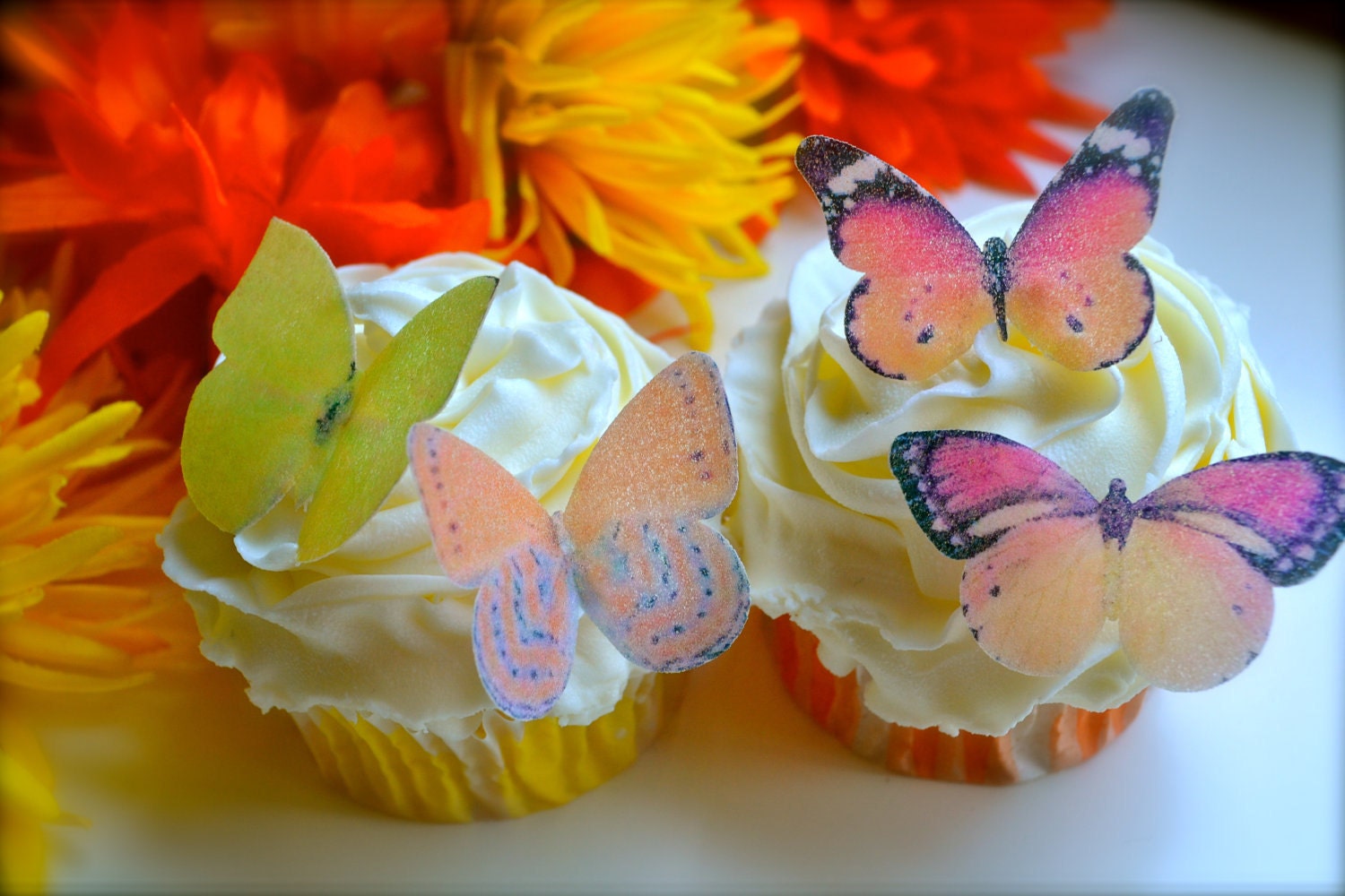 EDIBLE Butterflies The Original - Small Yellow and Orange - Cake & Cupcake toppers -PRECUT and Ready to Use