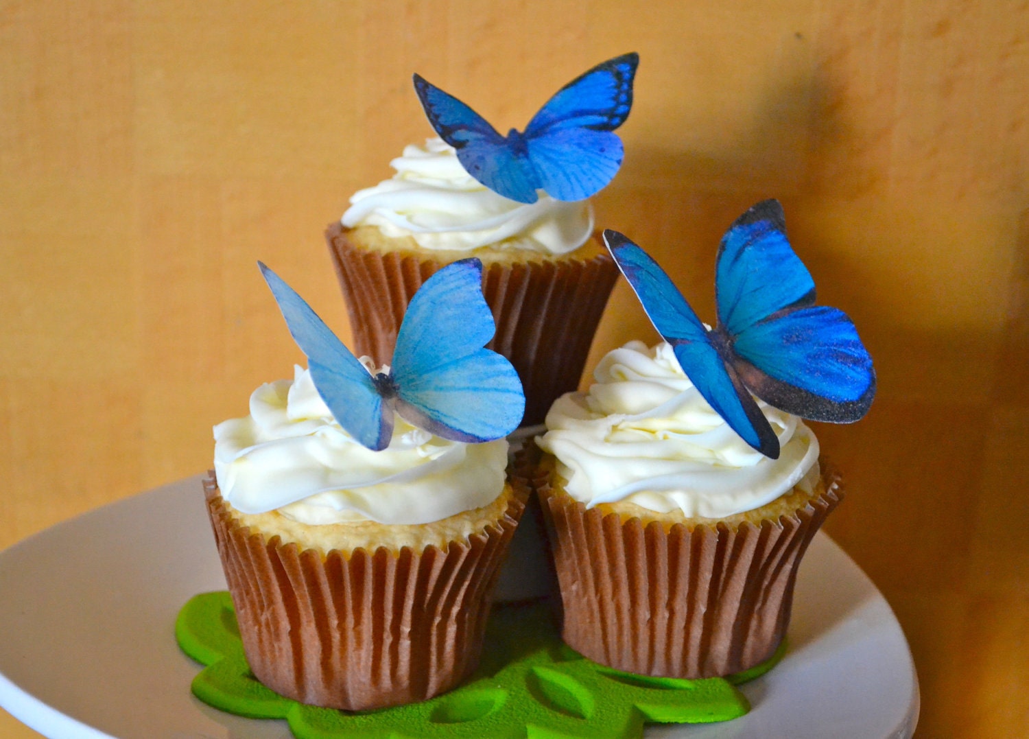 EDIBLE Butterflies by Sugar Robot - Large Assorted Blue - Edible Cake and Cupcake Decorations