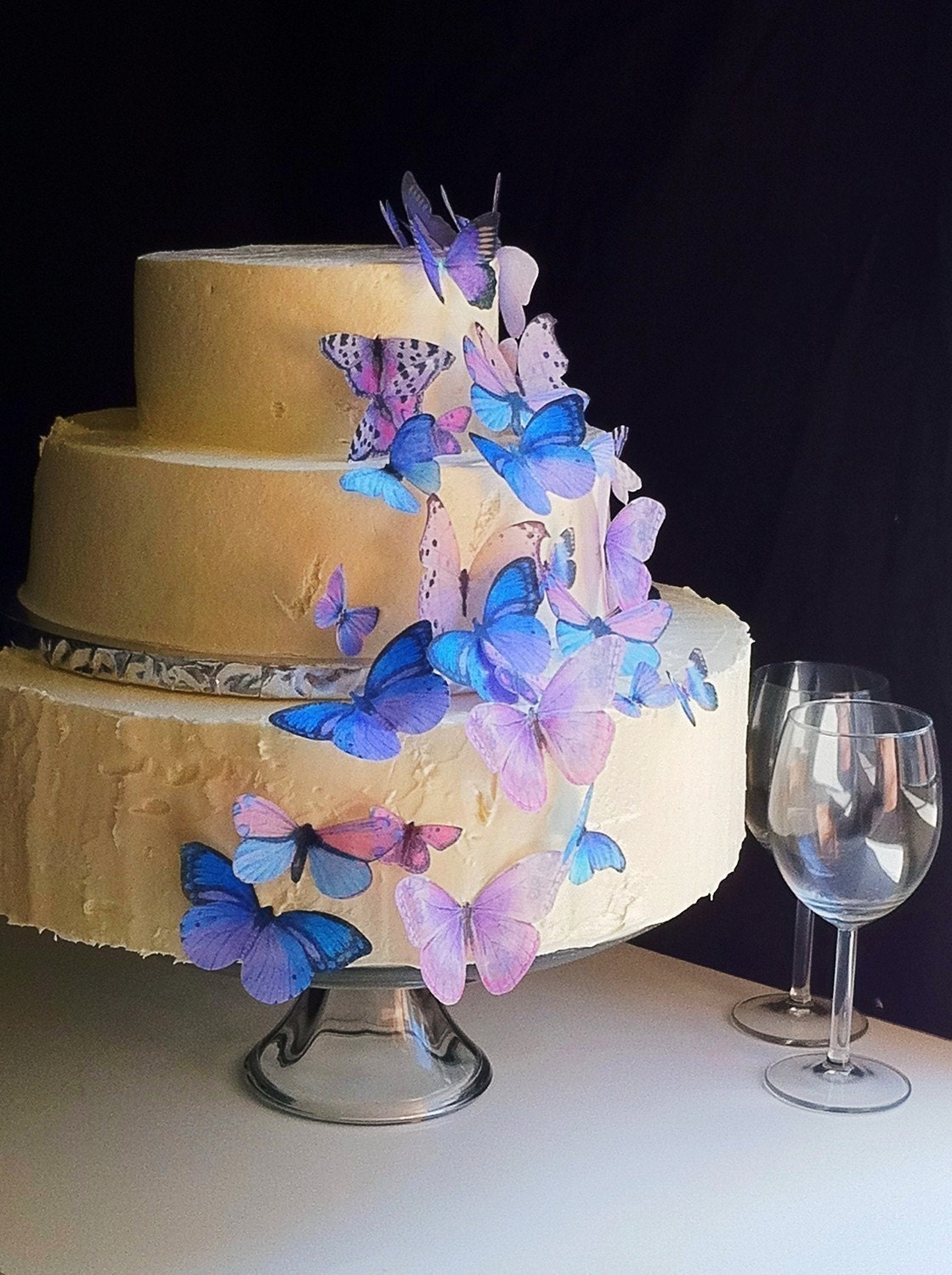 The Original EDIBLE BUTTERFLIES - Assorted Purple - set of 30 - Cake & Cupcake toppers - Food Accessories
