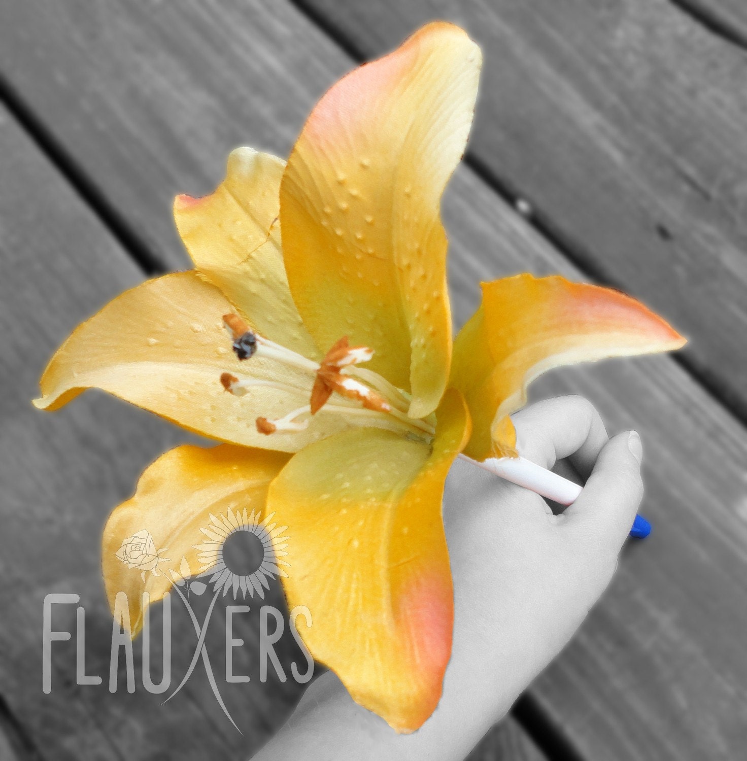 Yellow Lily Pen