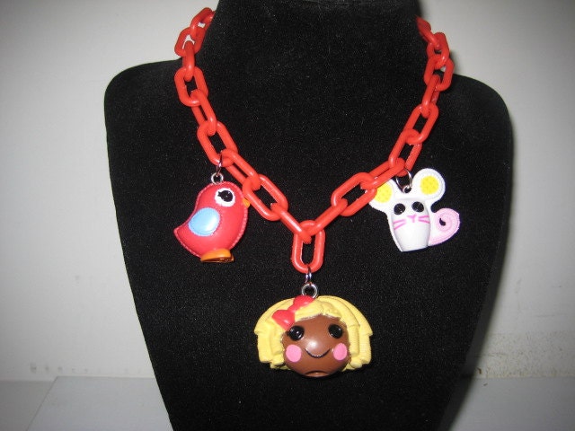 LALALOOPSY Girls Child's Necklace SEW Cute HOLLY Doll Pink Button Barbie Shoe