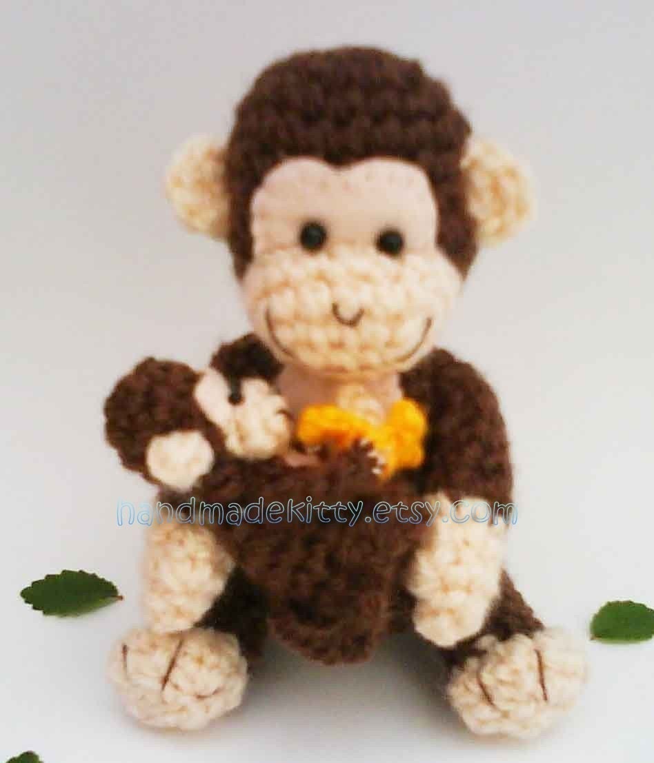 Mommy Monkey and Baby Monkey amigurumi PDF Crochet Pattern.