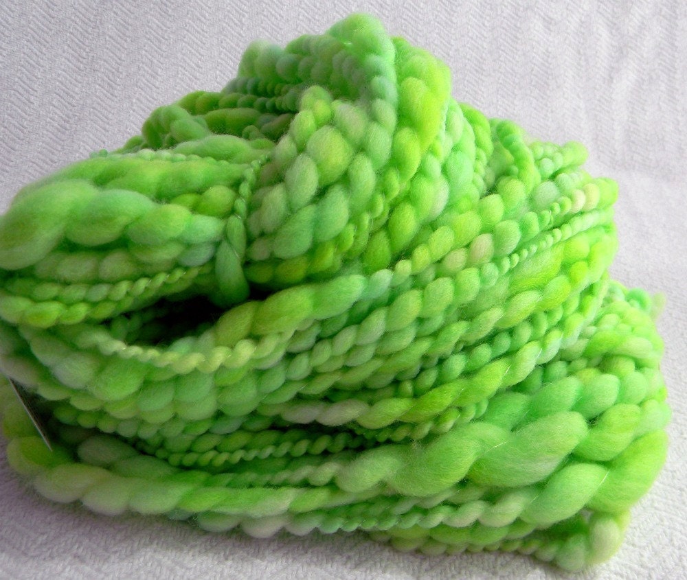 Green Apple Handspun Yarn Merino Wool Thick and Thin Art Yarn Spiral thread plied