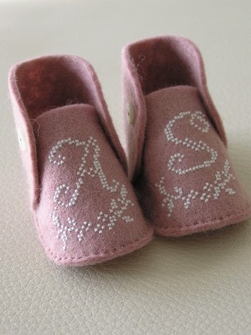 CUSTOM mini baby shoes - HAND EMBROIDERED - ecru on rose-pink