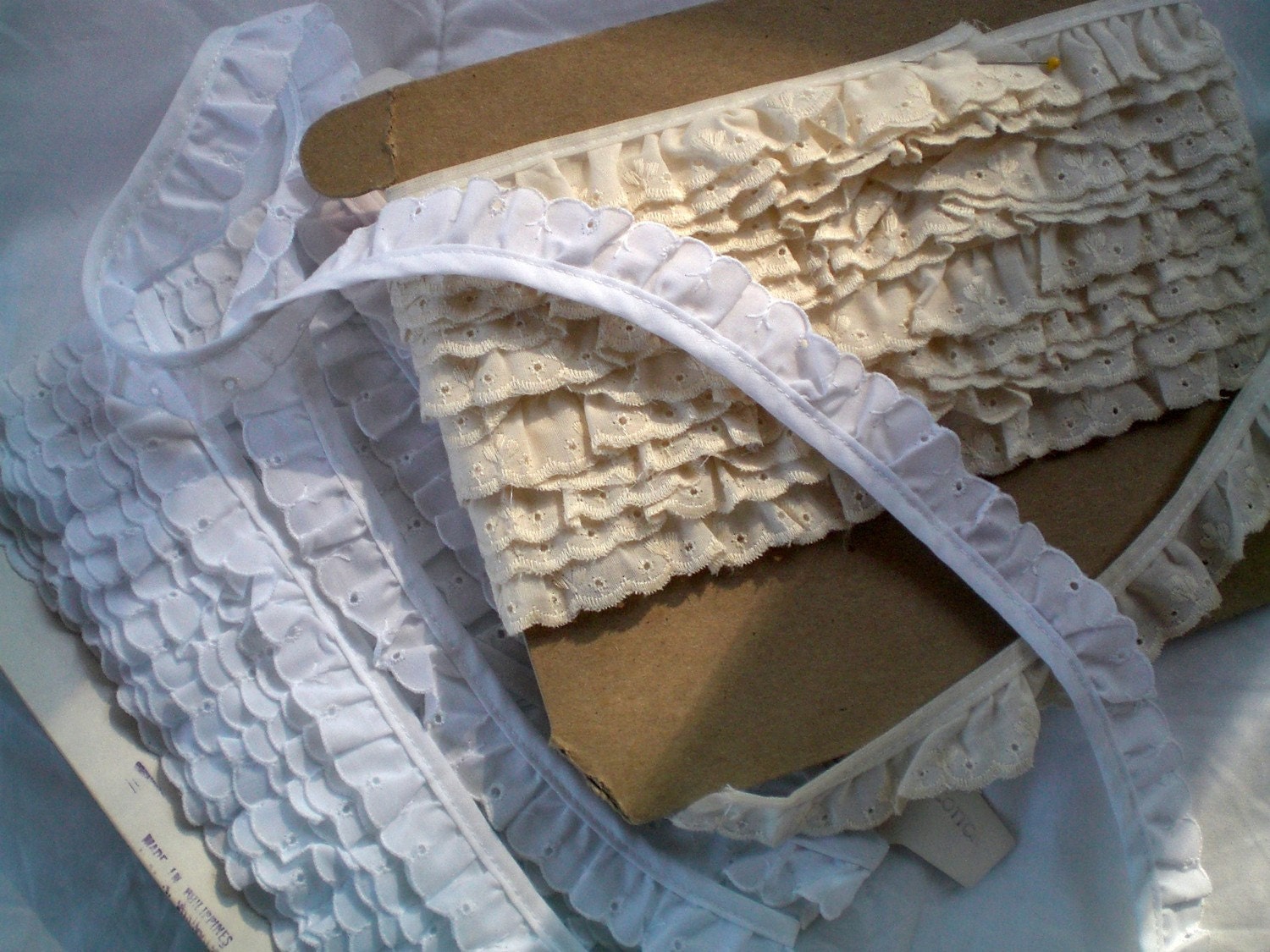 eyelet trim