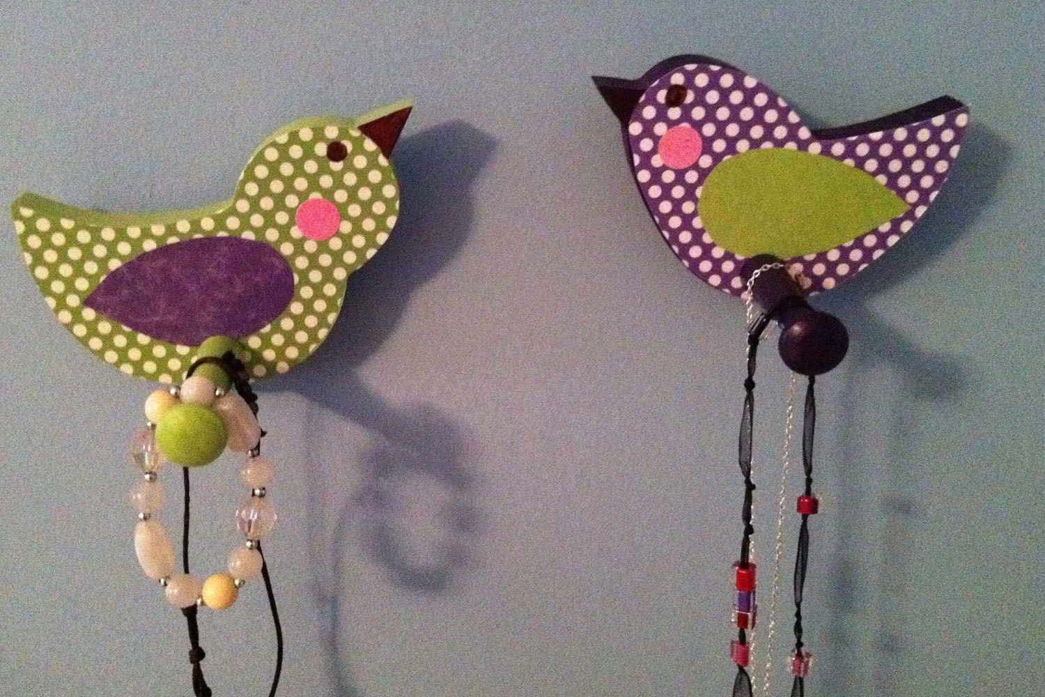 Set of two wooden birdie jewlery holders
