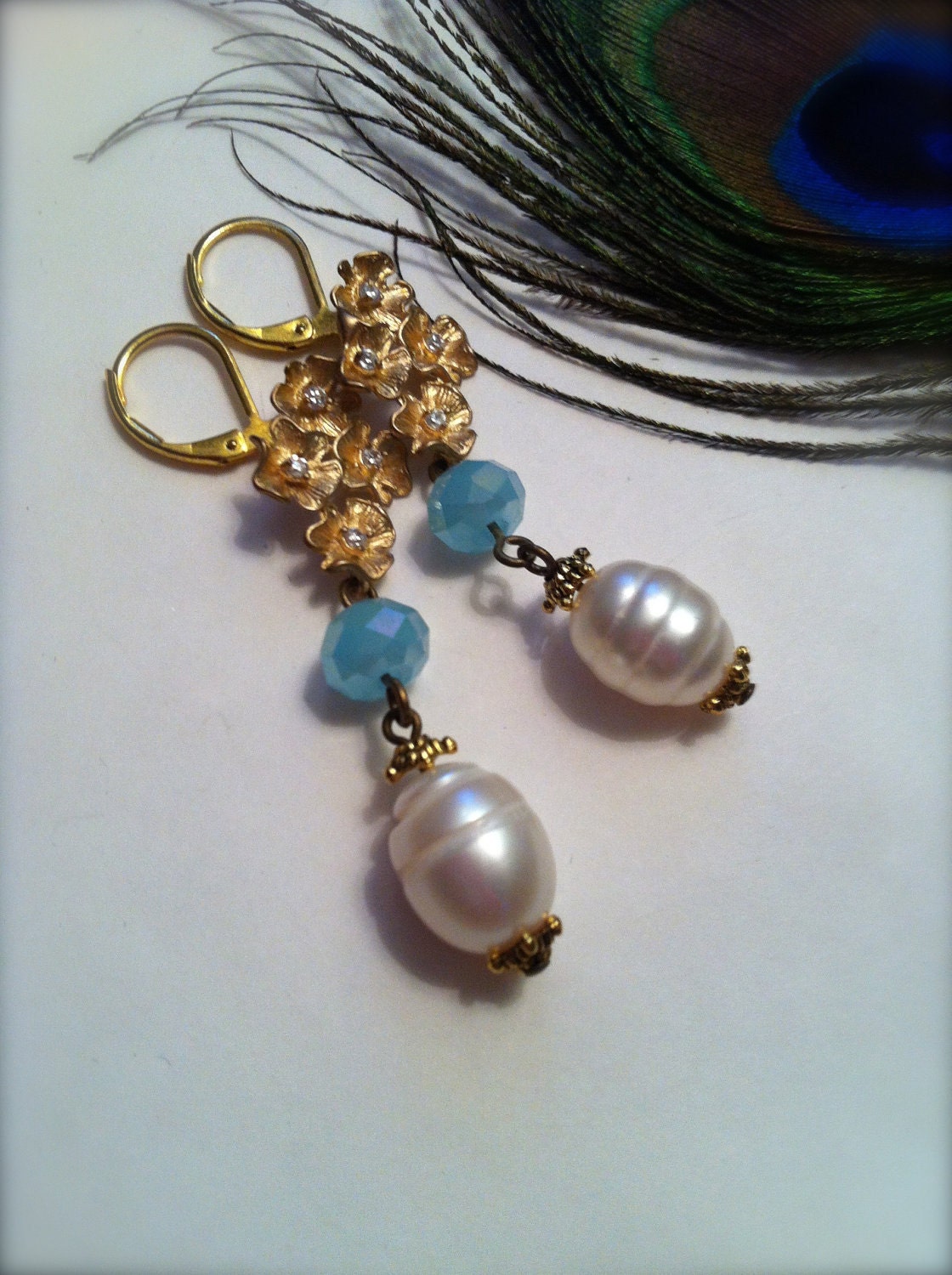 LOVE IS BLIND - Blue Czech Crystals / Whit Freshwater Pearls