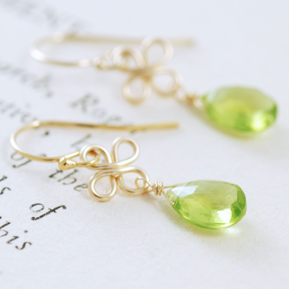 August Birthstone Peridot Gold Earrings, Green Stone Dangle Earrings, Clover Earrings, aubepine