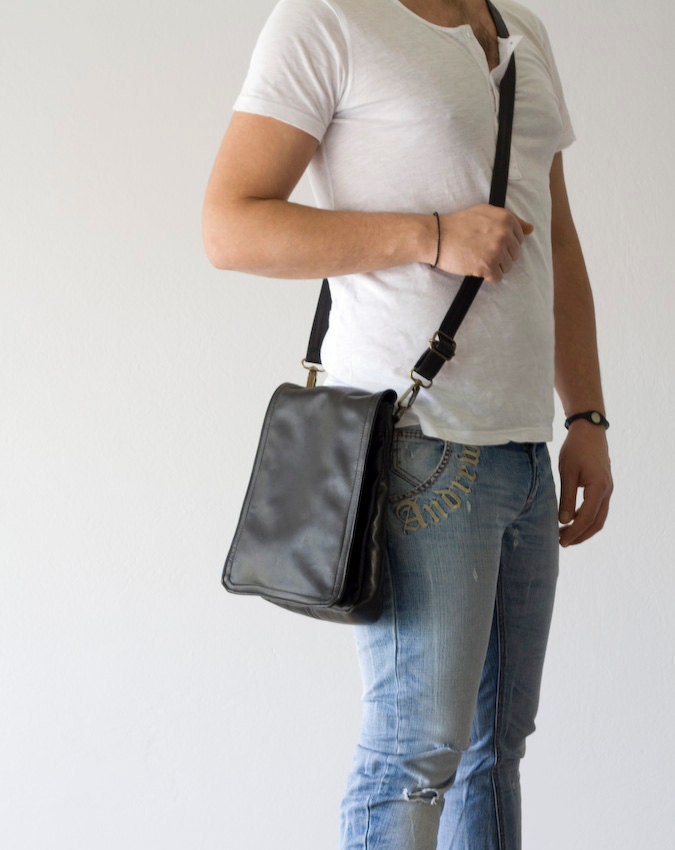 MINI Messenger bag in genuine Black Leather - milloo