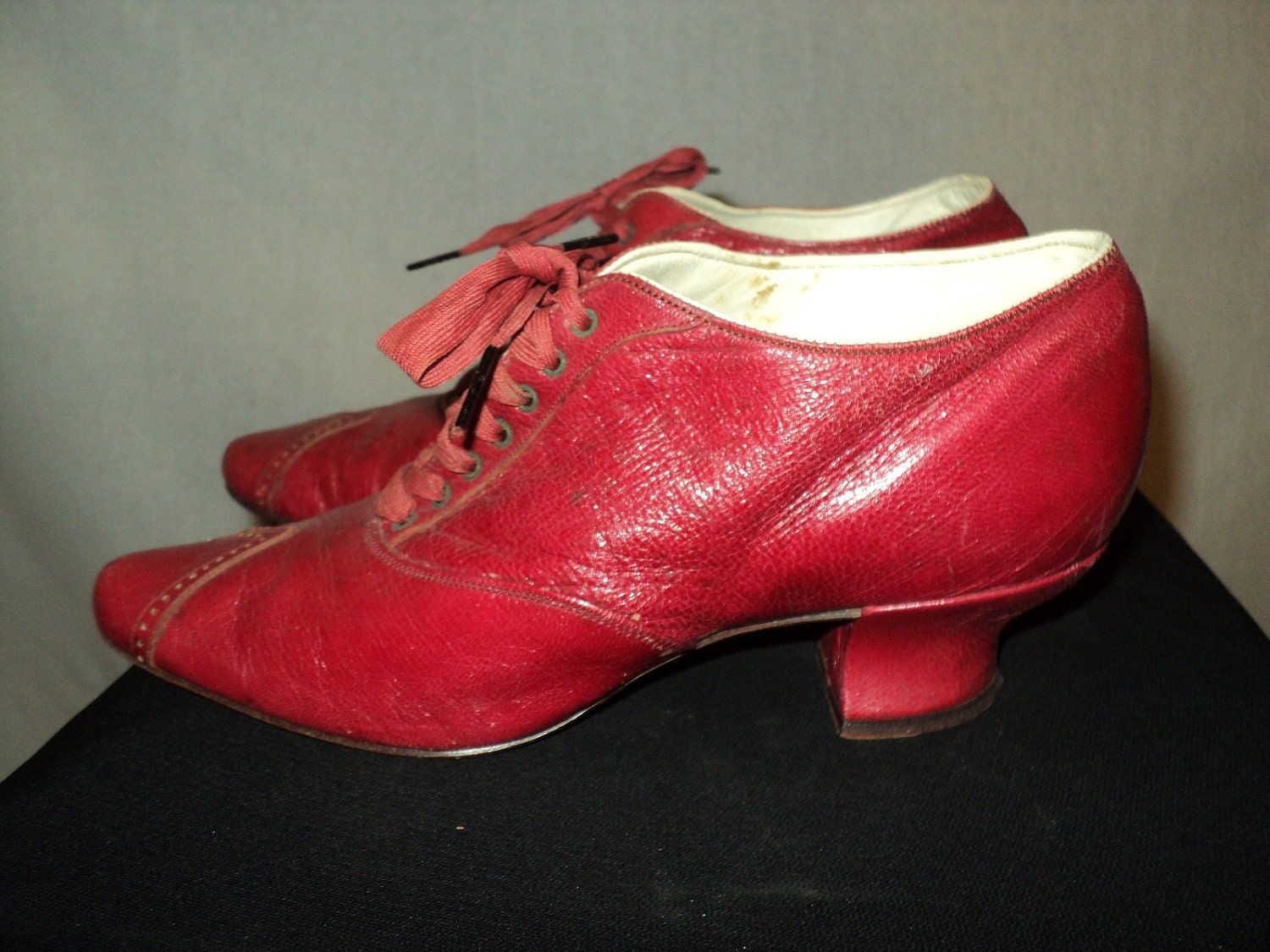 Turn of the Century Ladies Red Shoes Louis Heel Museum collection excellent condition