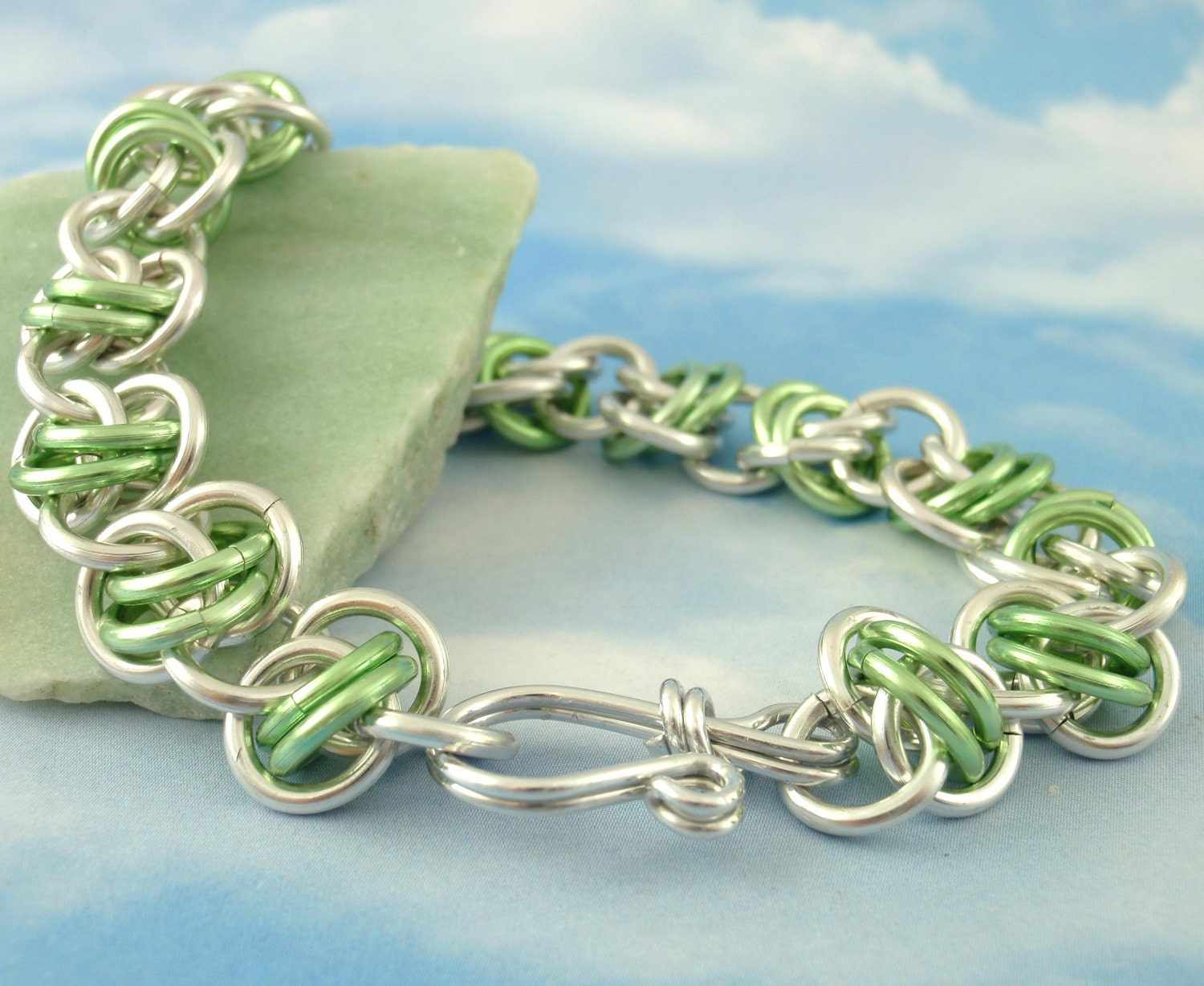 Economical Simple Twist of Fate Bracelet Kit - Custom Chainmaille - 14 gauge Anodized Aluminum - Fun and Easy
