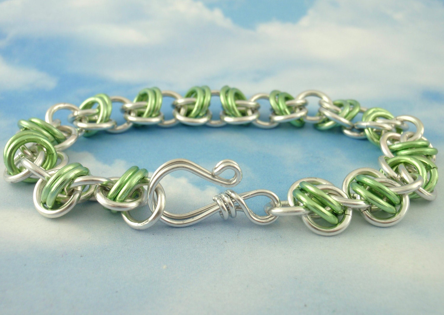 Economical Simple Twist of Fate Bracelet Kit - Custom Chainmaille - 14 gauge Anodized Aluminum - Fun and Easy
