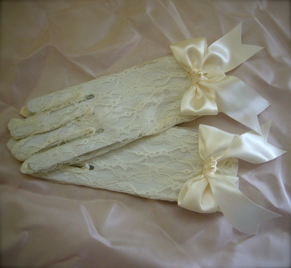 Ivory Lace Bridal Bow Gloves with a Pearl MADE TO ORDER