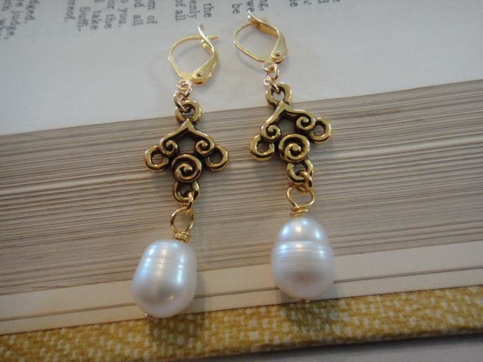 Ivory Fresh Water Pearl and Gold Plated Earrings- Great for Brides and Anyone who loves Pearls- E-62