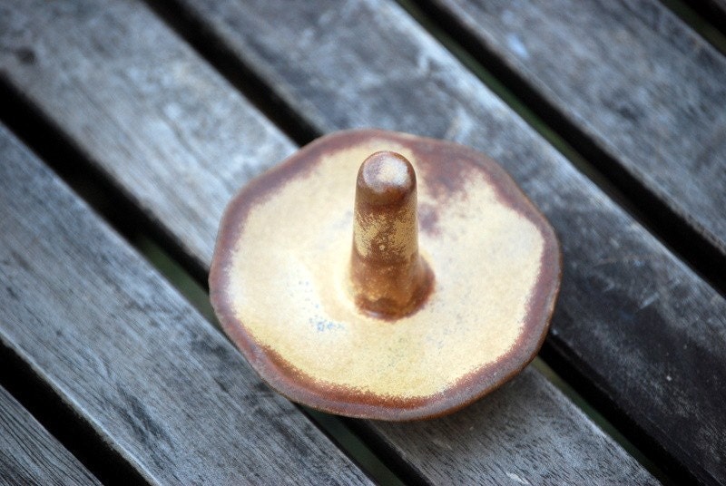 ring dish - golden brown