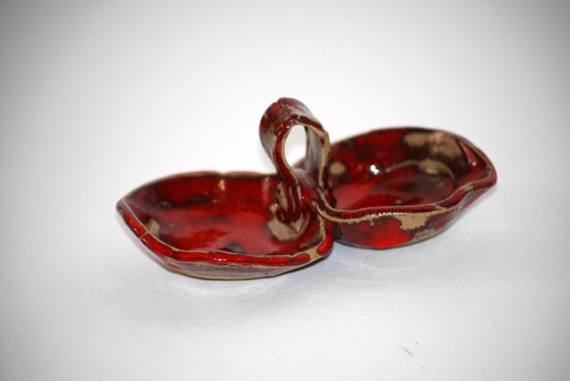 salt and pepper cellar -  pinch it dish in lava red