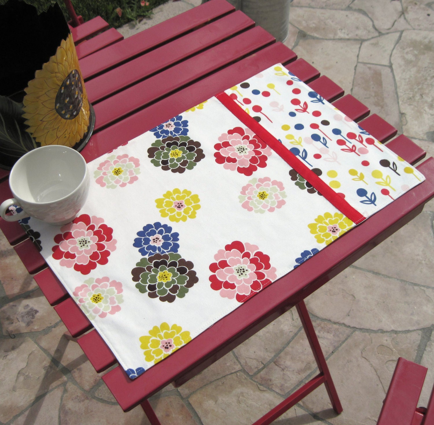 Colorful Modern Mums Placemats in Primary Colors, For Housewarming, Summer Entertaining, New Apartment, Hostess Gifts