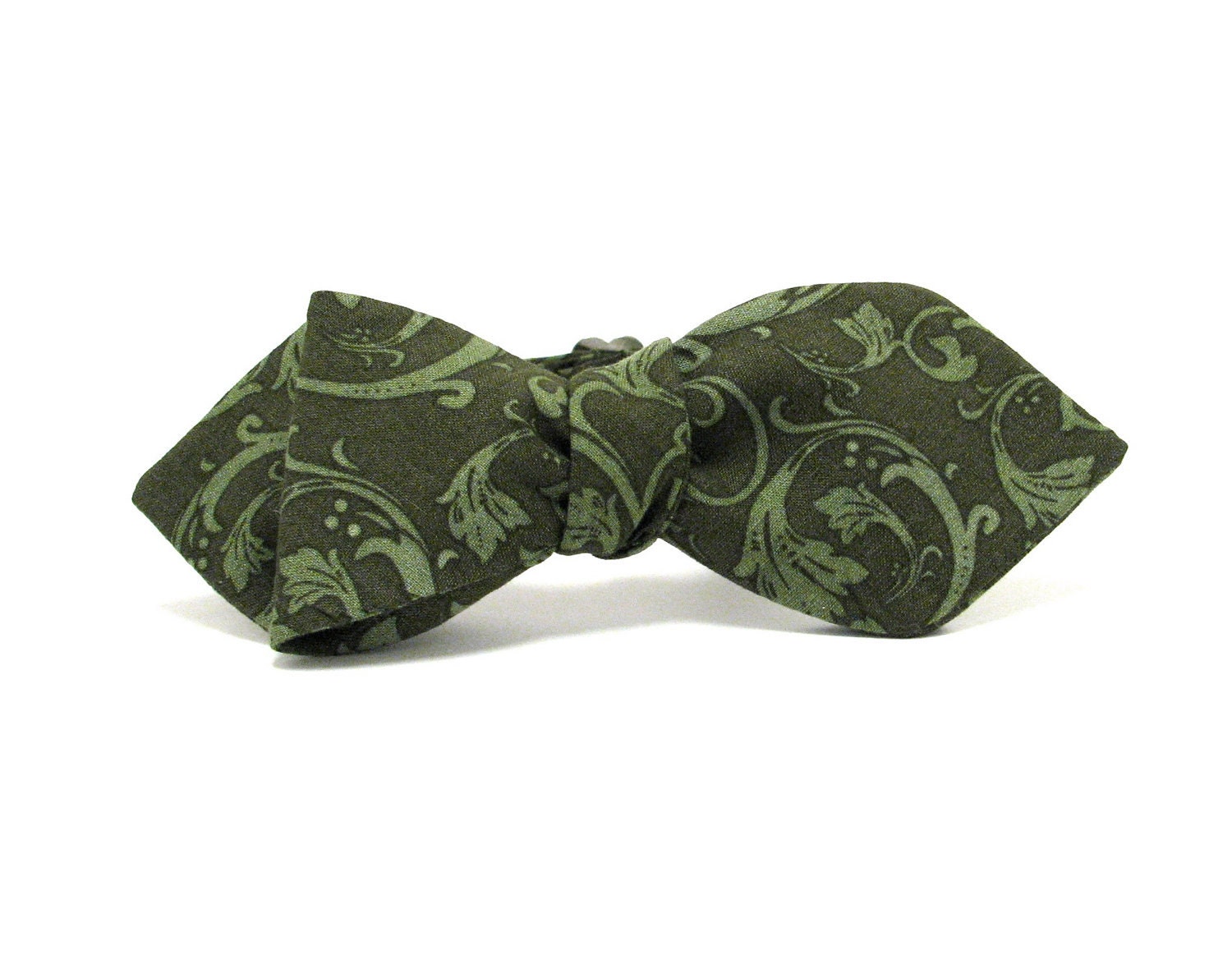 The Jack in the Green - Freestyle Green Vines and Leaves Diamond-Point Bow Tie