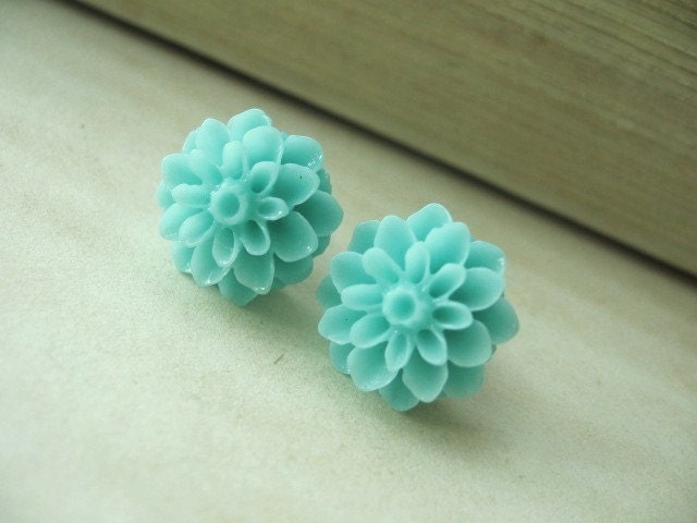 Sea Foam Mum Post Earrings