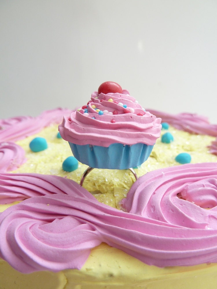 Katy Perry cupcake ring - fake cupcake adjustable ring alice in wonderland pink frosting time for tea party unique gifts