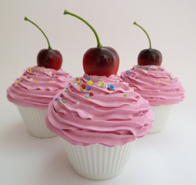 Marie Antoinette fake cupcake jewelry box Cupcake pink Icing