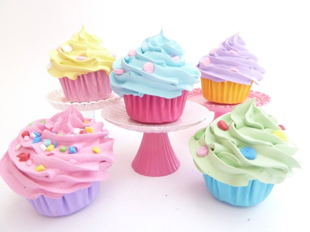 Cupcakes Christmas Decoration Set Of 5 mini cupcakes Christmas Ornaments  candyland Theme assorted colores
