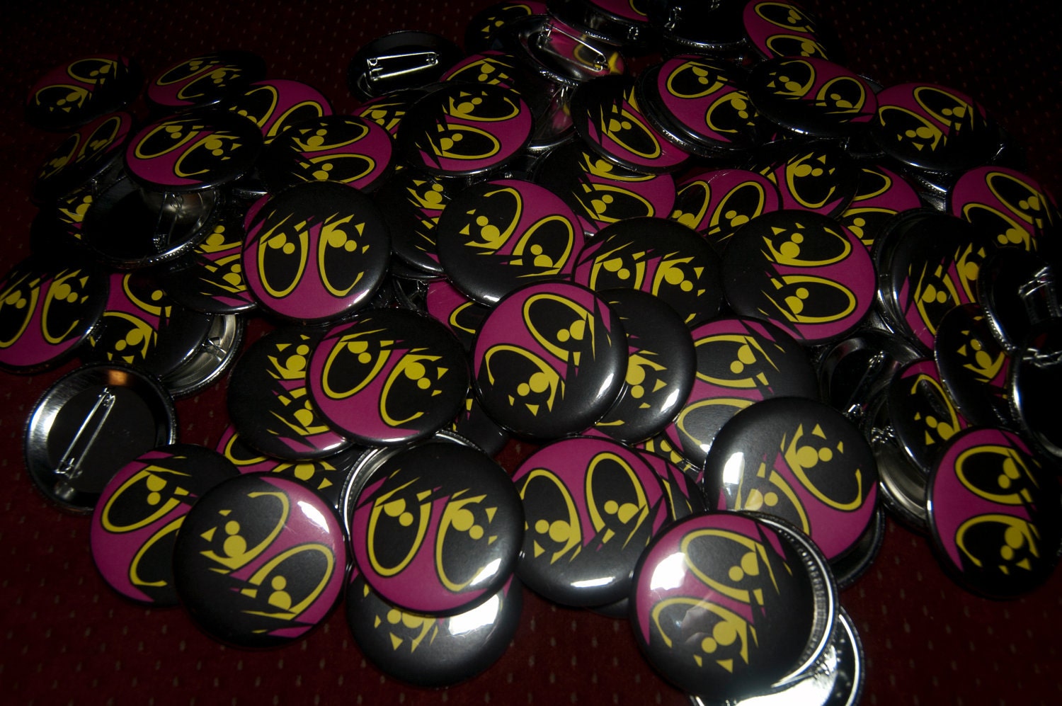 200 1 inch custom buttons (free shipping in the states)