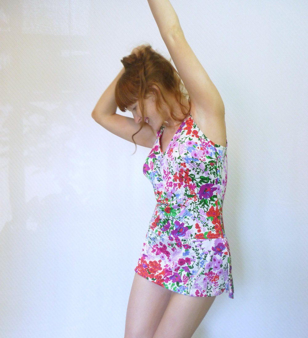 vintage 1950s bright floral swimsuit / 50s bombshell pin up bathing suit with skirt / size medium - large