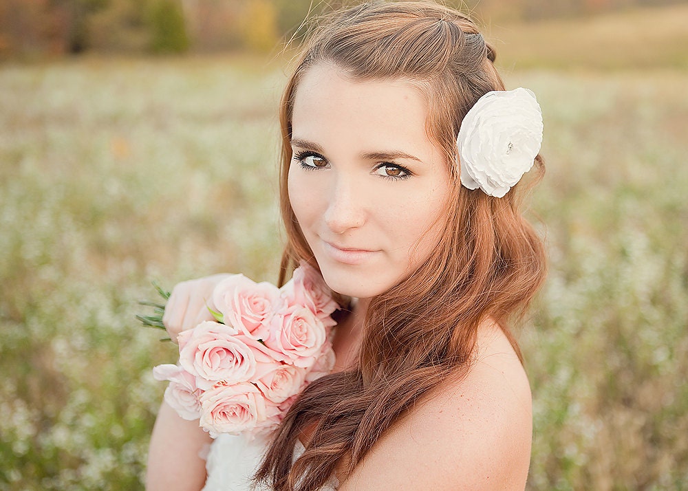 The Belle- je t'aime white ruffle bloom