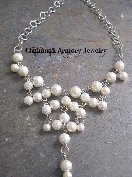 Necklace - Pearl design with simple chainmail chain