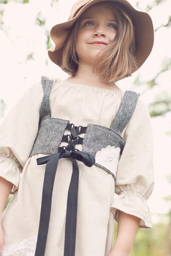 Hankerchief dirndl in grey wool with vintage lace trim