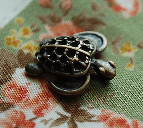 10 ITEMS - Cute Turtle brass charm - pendant - Antique looking