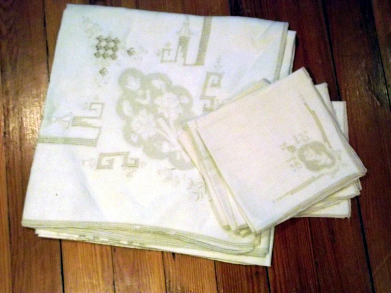 Vintage Table Cloth and Napkins