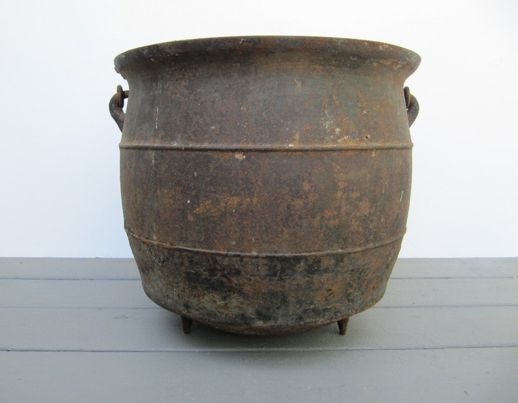 Antique Large Cast Iron Cowboy Pot