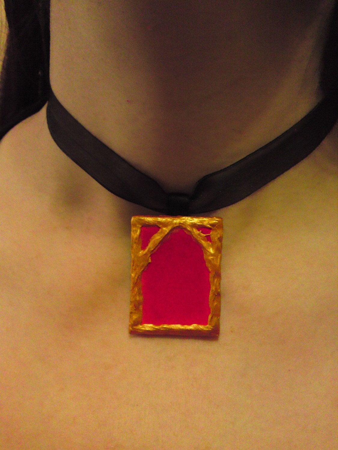Red & gold relief arch pendant