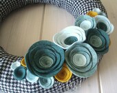 Yarn Wreath Felt Handmade Door Decoration - Houndstooth 12in