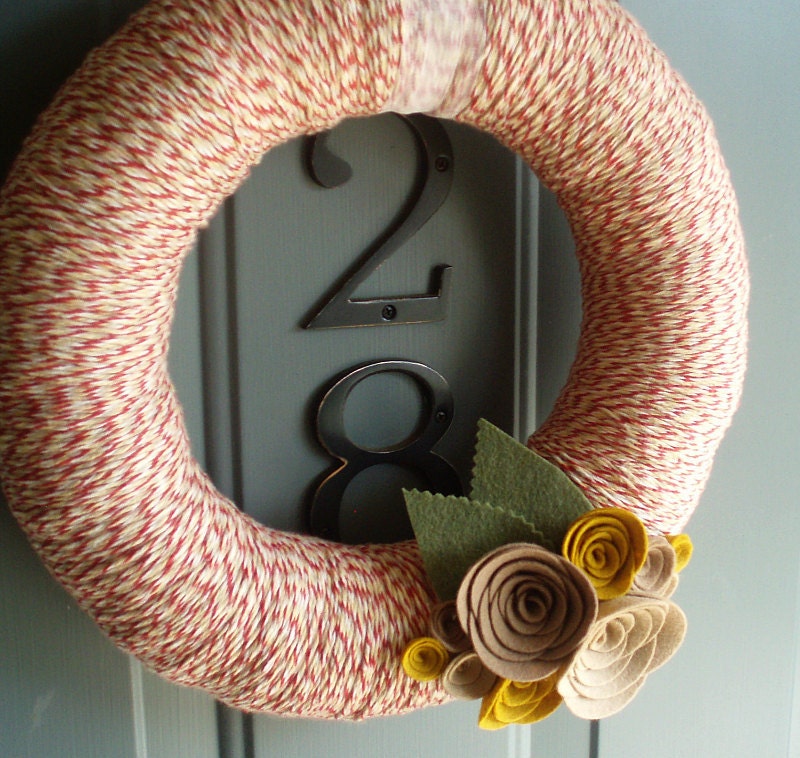 Yarn Wreath Felt Handmade Door Decoration - Tan and Red 12in