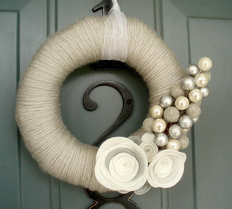 Yarn Wreath Felt Handmade Door Decoration - Winter White 8in