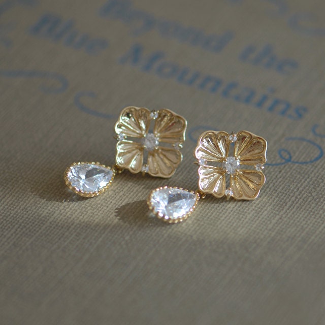 Wedding crystal earrings - Crystal bridal jewelry - Gold stud earrings - Wedding earrings -  Cubic Zirconia and gold earrings