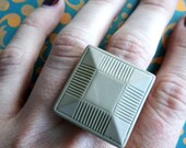 Lorelei Vintage Button Ring